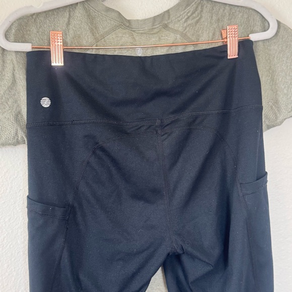 Z By Zella Short Sleeve Top High Rise Black Crop Leggings SET OUTFIT 2 PIECE M - Picture 7 of 14